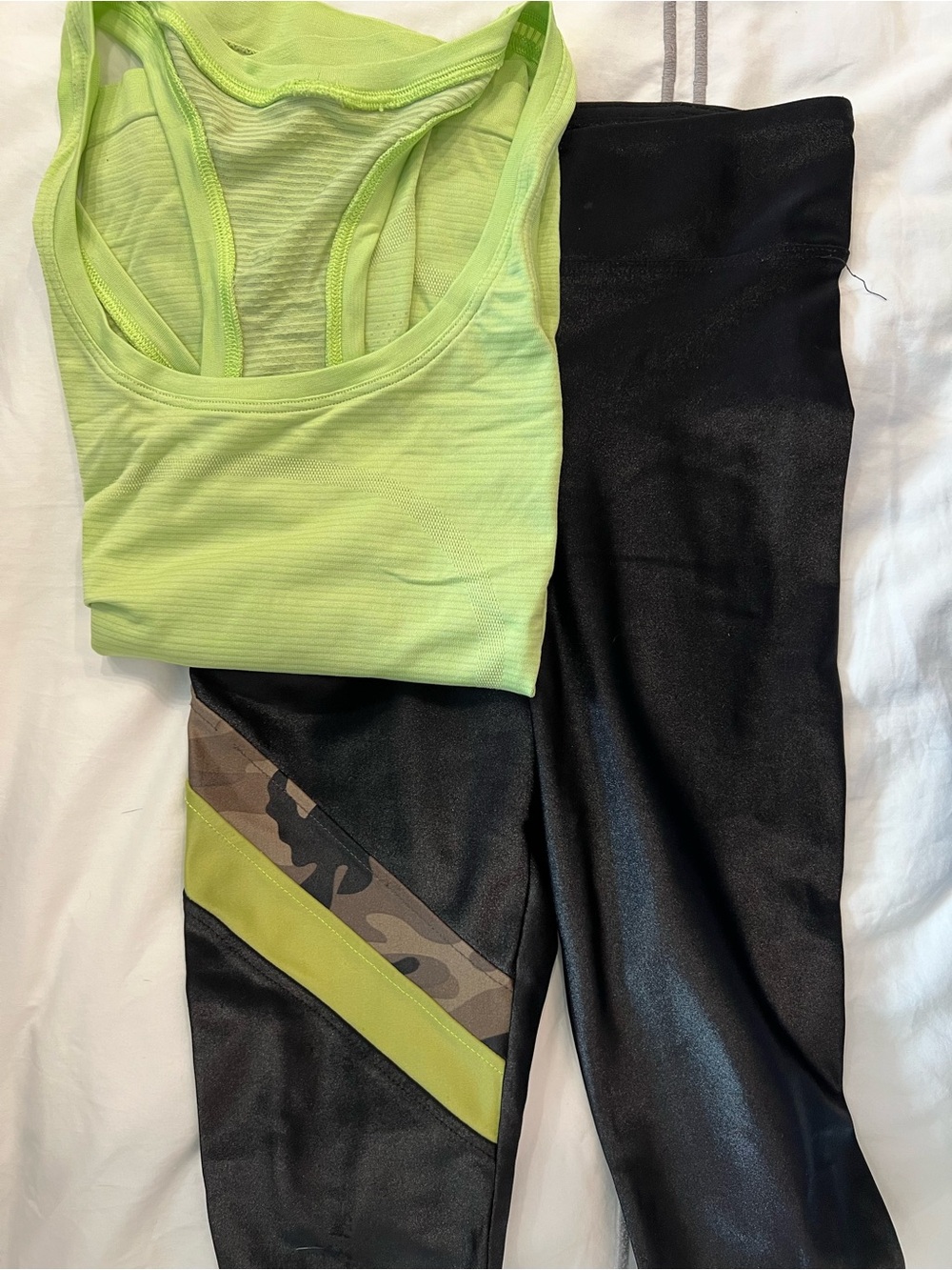 Lululemon Swiftly Tech Racerback Tank Top Race Length Citron Yellow Green Size 6 - Picture 6 of 6